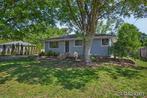 749 Lillian St, Holland, MI 49424