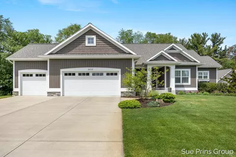 8429 Pinecroft Ct, Hudsonville, MI 49426
