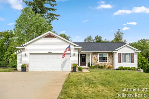 1870 Pineridge Dr, Hastings, MI 49058