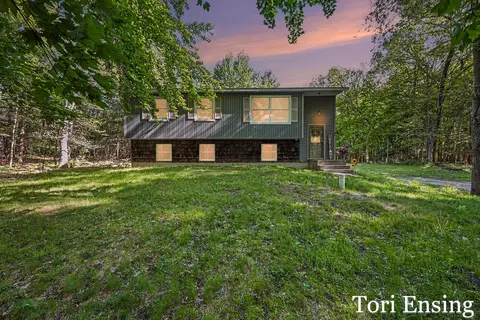 10688 Velma Dr, Greenville, MI 48838