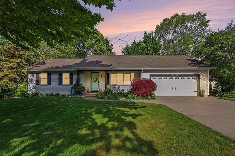 14905 Canary Dr, Grand Haven, MI 49417