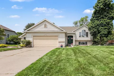 2114 Arbor Ct, Grand Rapids, MI 49534