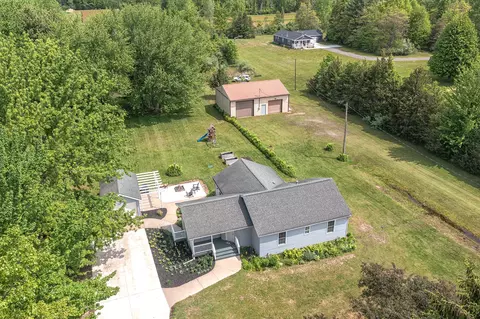 75764 16th Ave, South Haven, MI 49090
