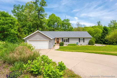 13835 Rolling Creek Dr, Lowell, MI 49331
