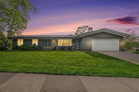 3925 Chamberlain Ave SE, Grand Rapids, MI 49508