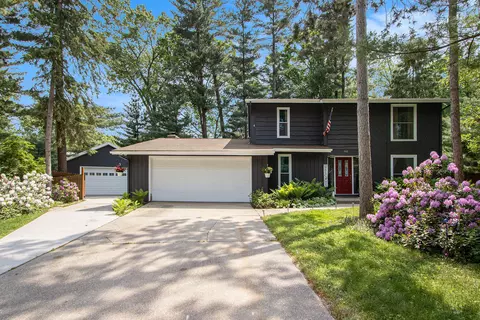 442 Pinewood Cir, Portage, MI 49002
