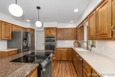 Kitchen - 7716 Kirkwall Dr SE, Ada, MI 49301 photo 3 of 6