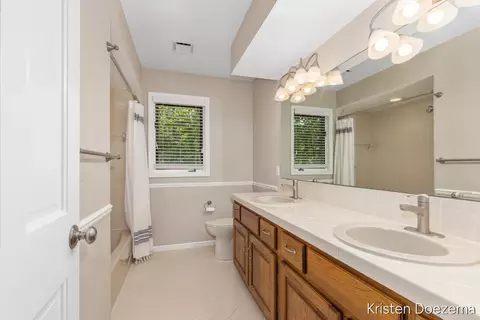 Bath - 7716 Kirkwall Dr SE, Ada, MI 49301 photo 4 of 4