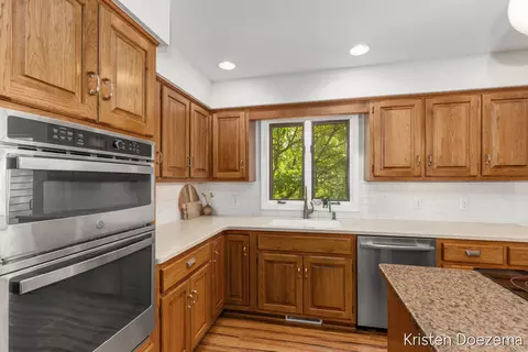 Kitchen - 7716 Kirkwall Dr SE, Ada, MI 49301 photo 4 of 6