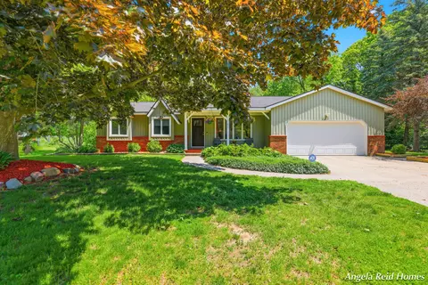 11622 8th Ave NW, Grand Rapids, MI 49534