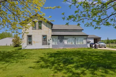 812 E Yale Rd, Rothbury, MI 49452