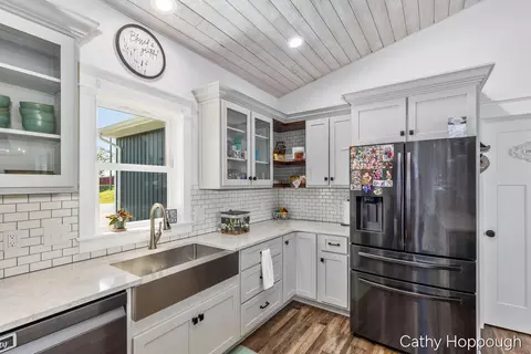 Kitchen - 7192 Morrison Lake Rd, Saranac, MI 48881 photo 3 of 5