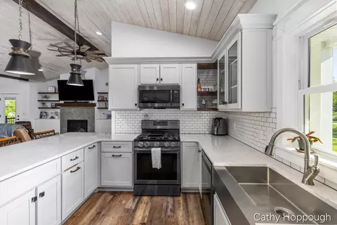 Kitchen - 7192 Morrison Lake Rd, Saranac, MI 48881 photo 2 of 5