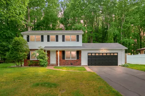 8001 Greenfield Shores Dr, Scotts, MI 49088