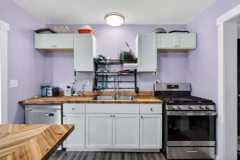 Kitchen - 802 Oakridge Dr, Jackson, MI 49203 photo 1 of 3