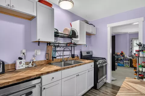 Kitchen - 802 Oakridge Dr, Jackson, MI 49203 photo 2 of 3