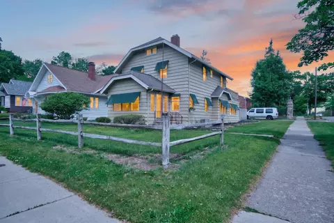 Exterior - 802 Oakridge Dr, Jackson, MI 49203 photo 2 of 9