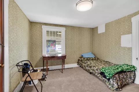 Bedroom - 802 Oakridge Dr, Jackson, MI 49203 photo 4 of 6