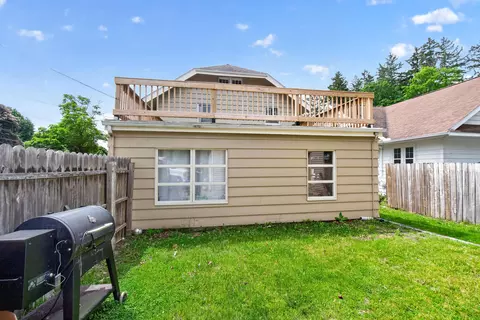 Exterior - 802 Oakridge Dr, Jackson, MI 49203 photo 6 of 9