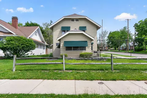 Exterior - 802 Oakridge Dr, Jackson, MI 49203 photo 1 of 9