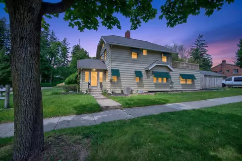 Exterior - 802 Oakridge Dr, Jackson, MI 49203 photo 3 of 9