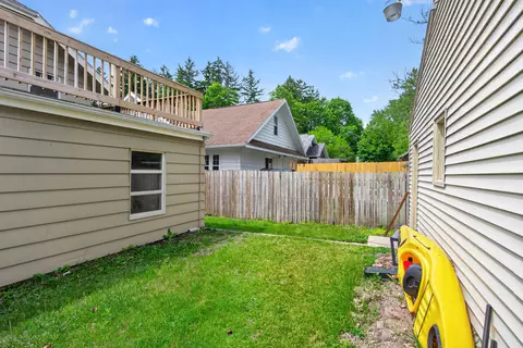 Exterior - 802 Oakridge Dr, Jackson, MI 49203 photo 9 of 9