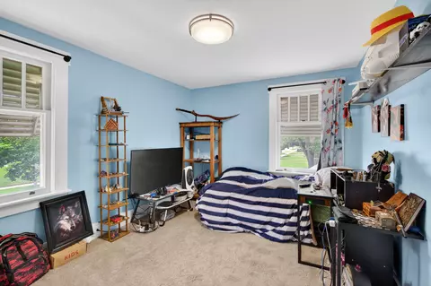 Bedroom - 802 Oakridge Dr, Jackson, MI 49203 photo 5 of 6