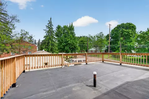 Exterior - 802 Oakridge Dr, Jackson, MI 49203 photo 5 of 9