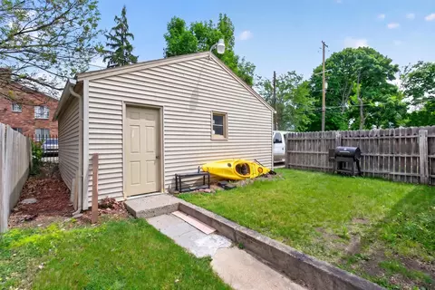 Exterior - 802 Oakridge Dr, Jackson, MI 49203 photo 8 of 9
