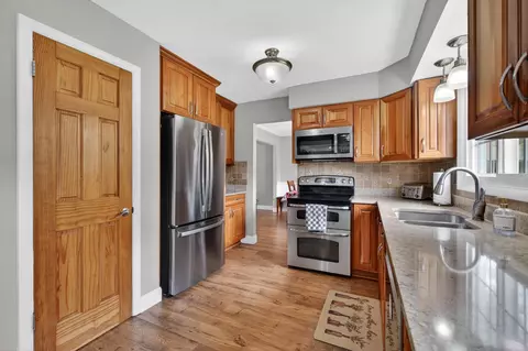 Kitchen - 5275 Timbercrest Trl, Jackson, MI 49201 photo 2 of 5