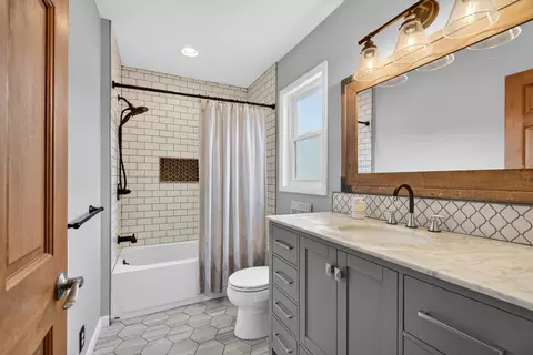 Bath - 5275 Timbercrest Trl, Jackson, MI 49201 photo 5 of 6