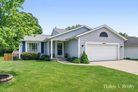 1660 Simmons Ave NE, Grand Rapids, MI 49505