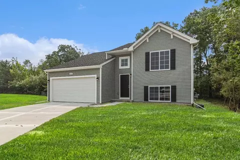 724 Manorwood Cir, Benton Harbor, MI 49022