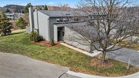 719 Watersedge Dr, Ann Arbor, MI 48105