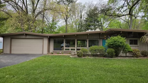 32619 Greenland Ct, Livonia, MI 48154