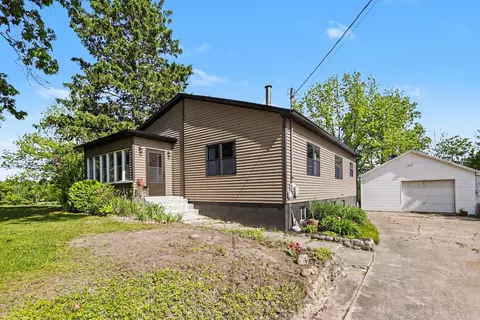 9007 Lake Rd, Berrien Center, MI 49102