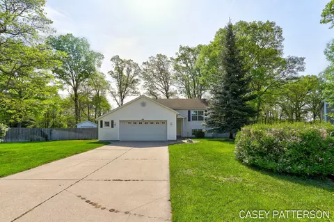 94 Elwood Ct, Holland, MI 49424