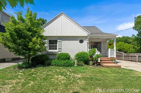 1347 Fisk Rd SE, Grand Rapids, MI 49506