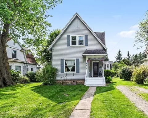 222 Monroe St, Saline, MI 48176