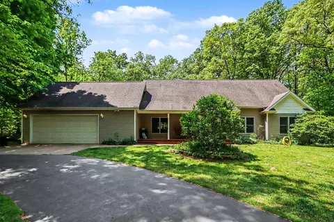 26805 Drape Rd, Lawton, MI 49065
