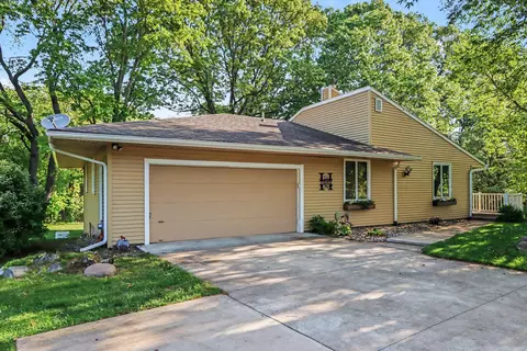 38 Clubhouse Ct, Plainwell, MI 49080