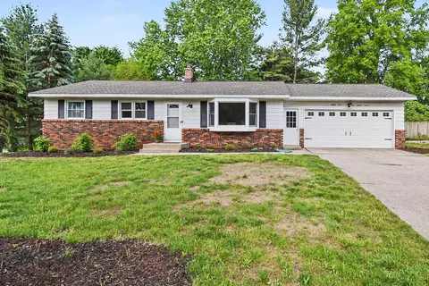 8137 Hearthway Ave, Jenison, MI 49428