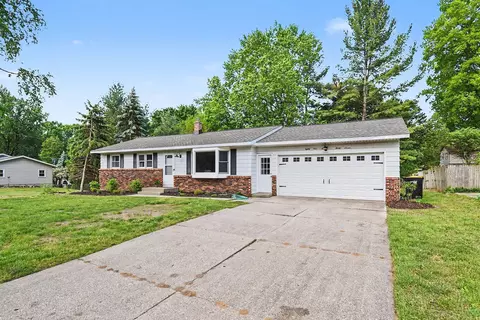 8137 Hearthway Ave, Jenison, MI 49428