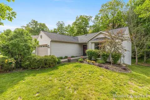 1663 Barnsley Ct SE, Lowell, MI 49331