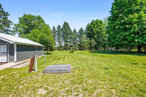 2811 S Sheridan Rd, Stanton, MI 48888 photo 5