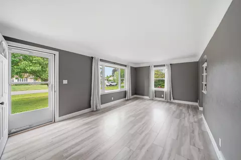 Living - 1321 Michael Dr, Jackson, MI 49202 photo 1 of 3
