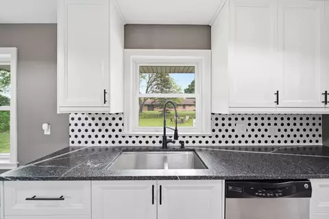 Kitchen - 1321 Michael Dr, Jackson, MI 49202 photo 3 of 4