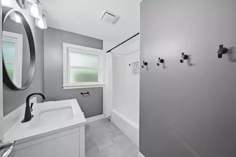 Bath - 1321 Michael Dr, Jackson, MI 49202 photo 1 of 2