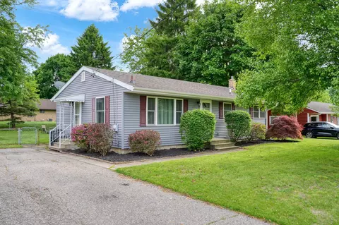 Exterior - 1321 Michael Dr, Jackson, MI 49202 photo 3 of 14