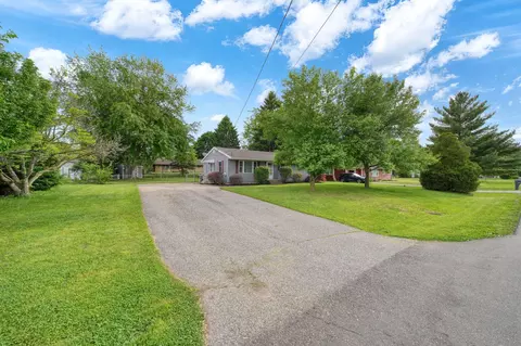 Exterior - 1321 Michael Dr, Jackson, MI 49202 photo 5 of 14